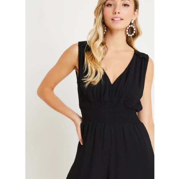 “An amazing black jumper for any season! Perfect for date nights or the holidays - Picture 3 of 3